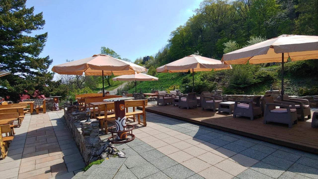 Pod Hradom Restaurant & Pension Topolcany Luaran gambar