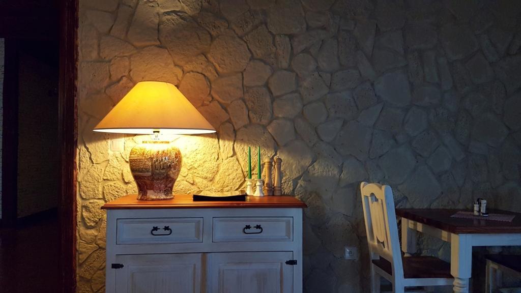 Pod Hradom Restaurant & Pension Topolcany Luaran gambar