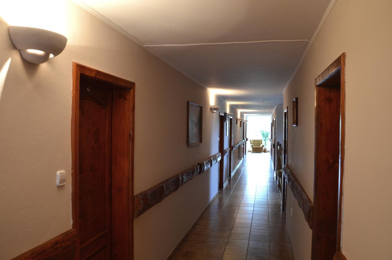 Pod Hradom Restaurant & Pension Topolcany Luaran gambar