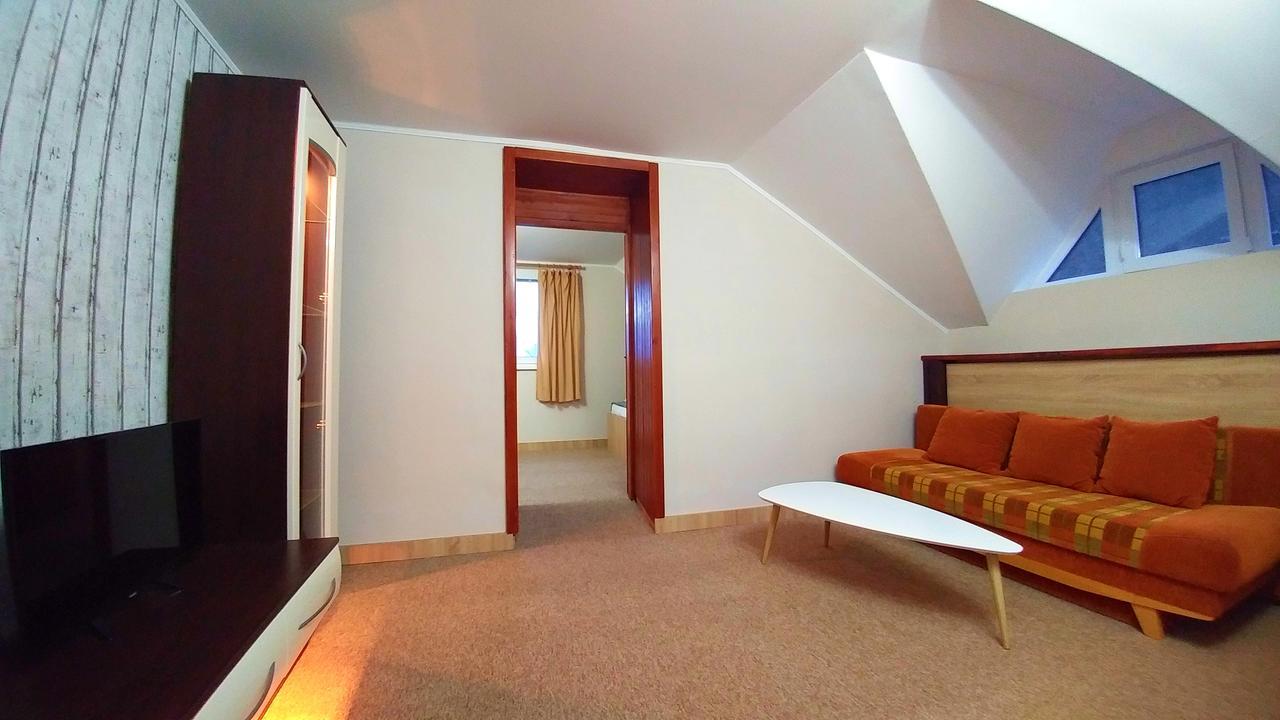 Pod Hradom Restaurant & Pension Topolcany Luaran gambar