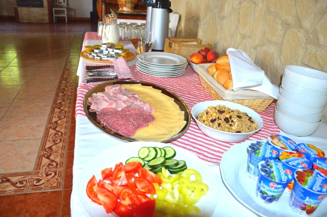 Pod Hradom Restaurant & Pension Topolcany Luaran gambar